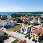 Charming Magnifica With Heated Pool For 8 *