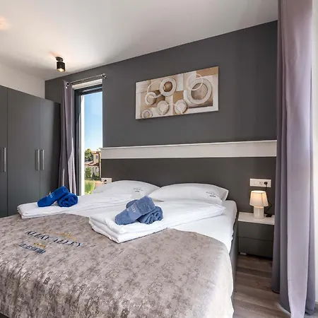 Charming Magnifica With Heated Pool For 8