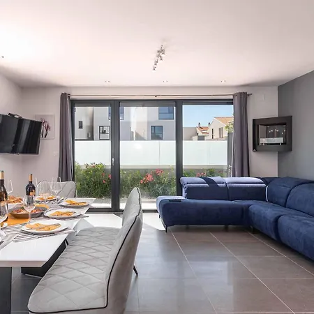 Charming Magnifica With Heated Pool For 8 Vila *