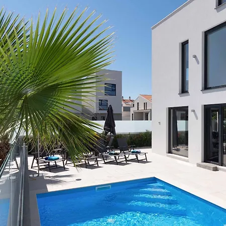 Villa Charming Magnifica With Heated Pool For 8 *