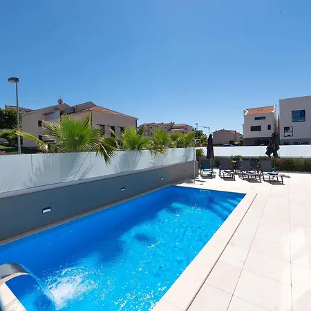 Charming Magnifica With Heated Pool For 8