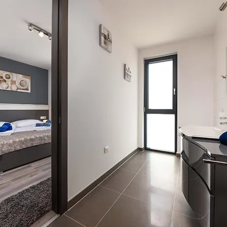 Vila Charming Magnifica With Heated Pool For 8 Funtana