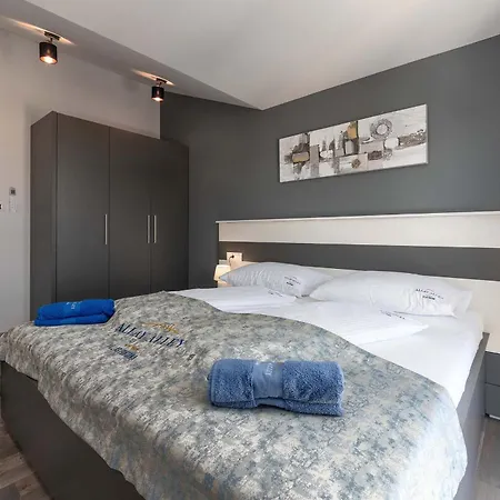 Charming Magnifica With Heated Pool For 8 *