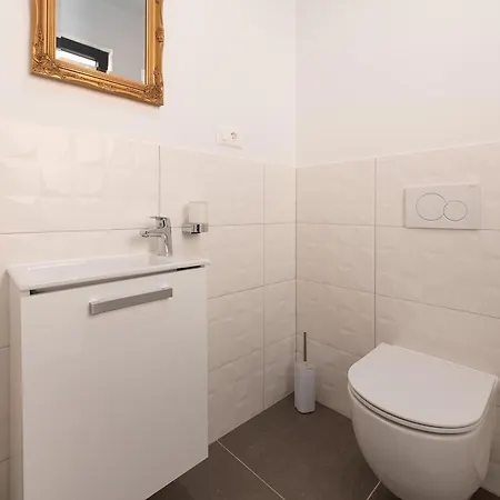 Villa Charming Magnifica With Heated Pool For 8 *