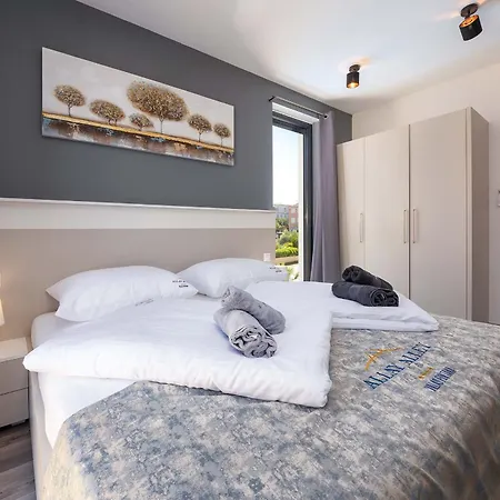 Charming Magnifica With Heated Pool For 8 Villa Funtana