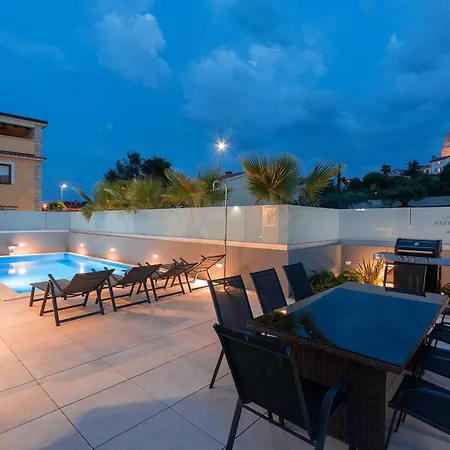 Charming Magnifica With Heated Pool For 8 Villa