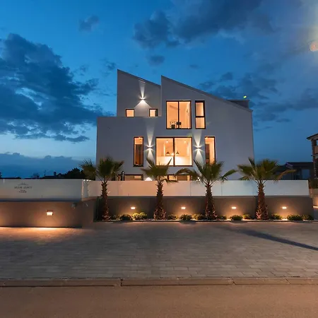 Villa Charming Magnifica With Heated Pool For 8