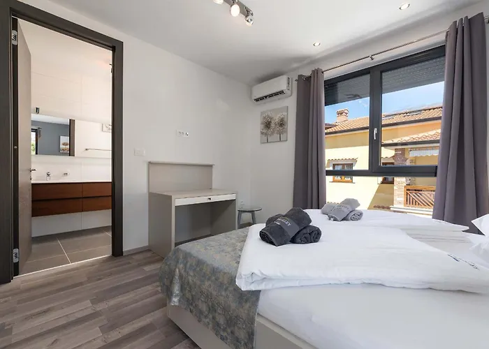 Charming Magnifica With Heated Pool For 8 Villa