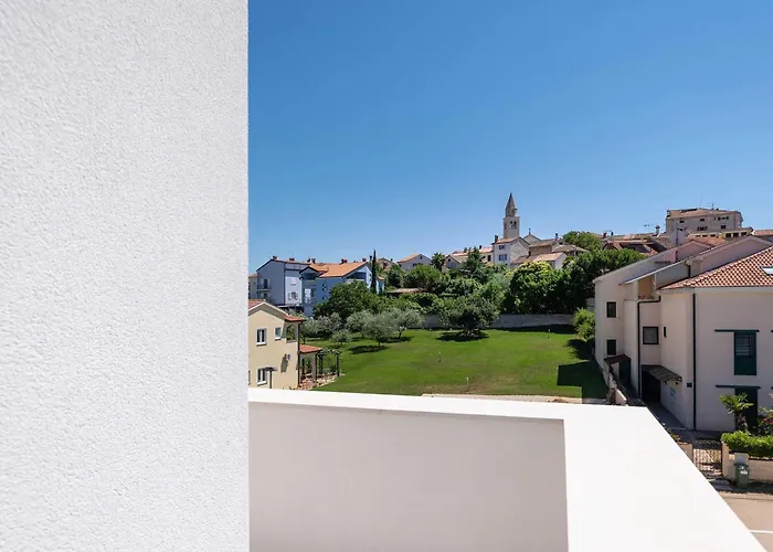 Villa Charming Magnifica With Heated Pool For 8 Funtana