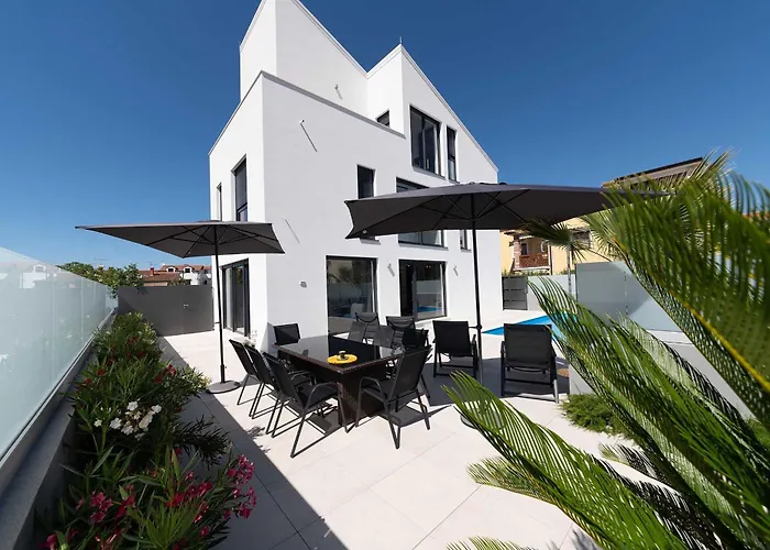 Charming Magnifica With Heated Pool For 8 * Funtana