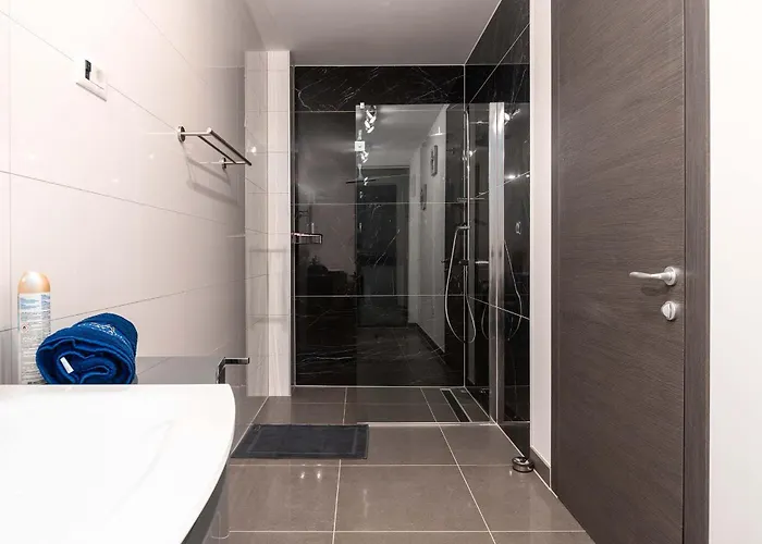 Charming Magnifica With Heated Pool For 8 Villa Funtana