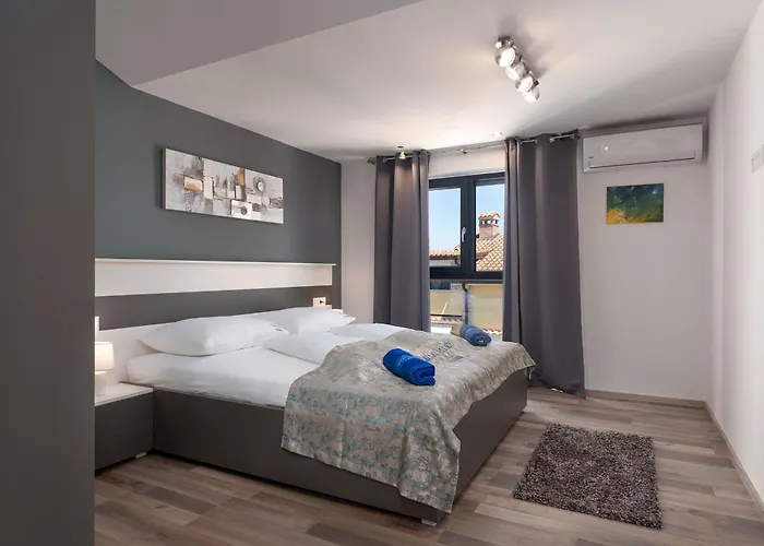 Villa Charming Magnifica With Heated Pool For 8 Funtana