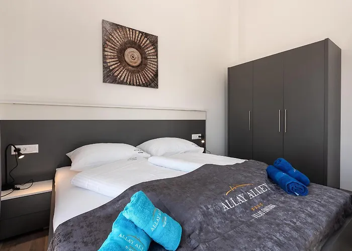 Charming Magnifica With Heated Pool For 8 Villa Funtana